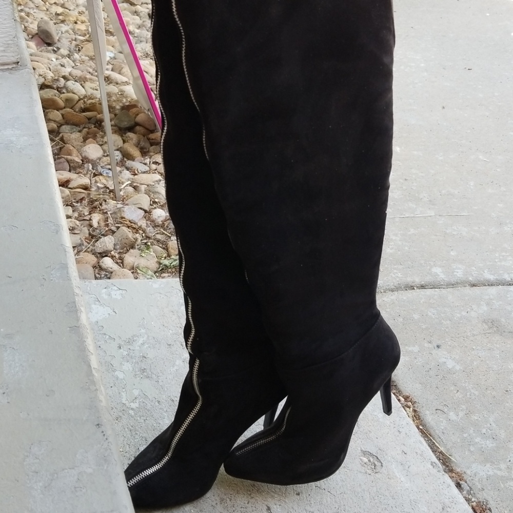 Thigh high front  zip boots